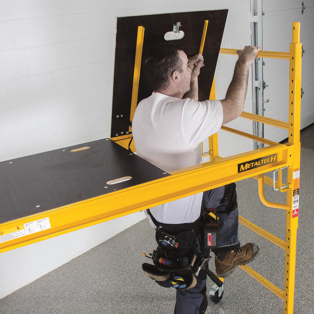 Mobile Adjustable Scaffolding Safe Climb in use
